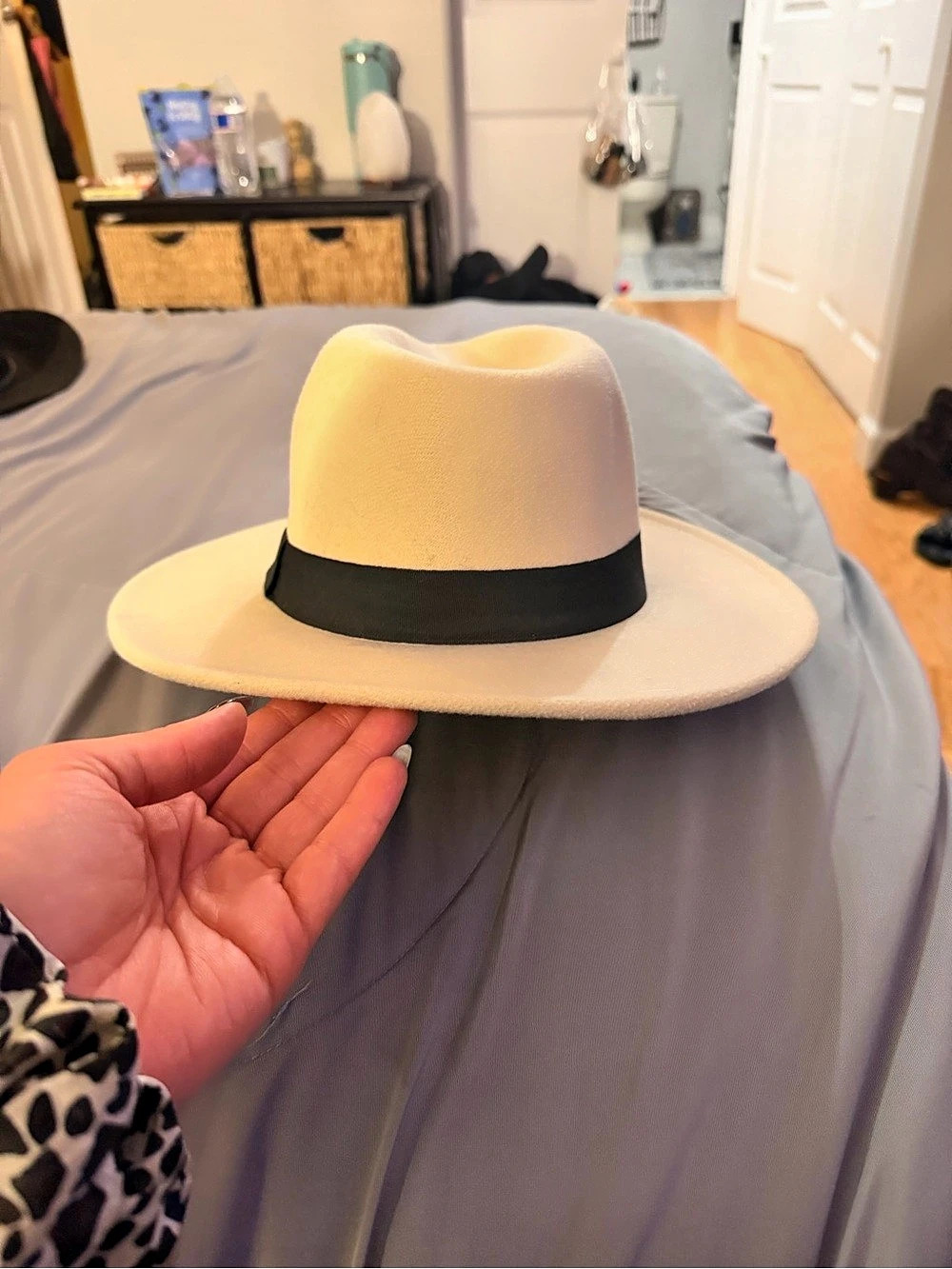 C.C Exclusives Fedora Hat in Cream & Black Like New